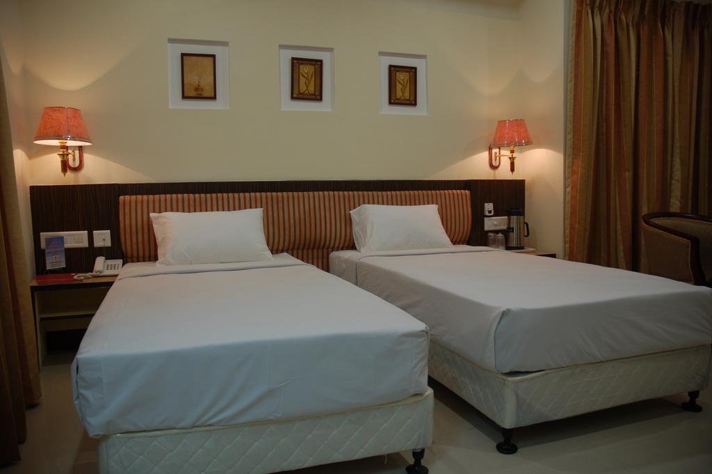 Hotel Sitara Royal Hyderabad Room photo